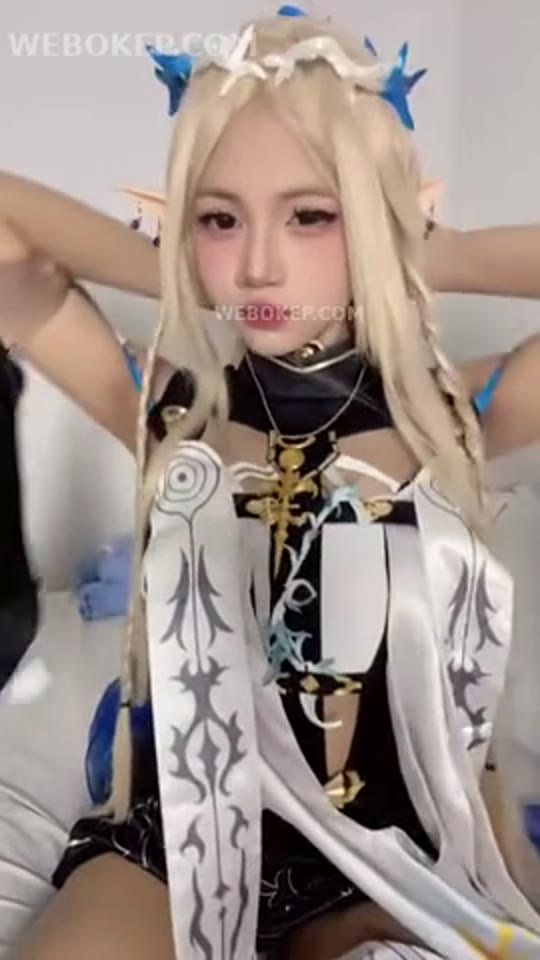 cosplayer tobrut colmek